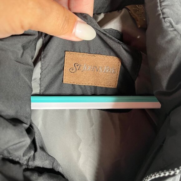 St Johns Bay Mens Black Puffer Vest Jacket With Hood Size large - Picture 3 of 3